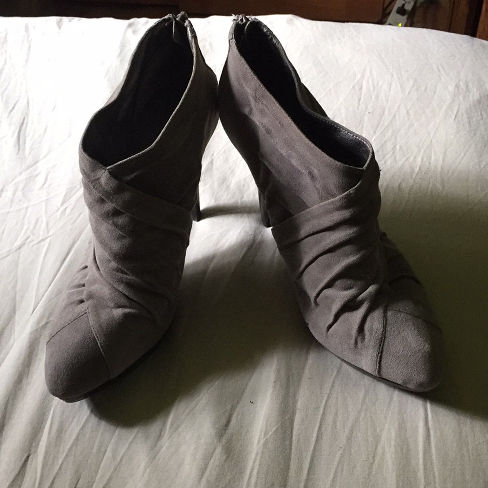 Banana Republic grey ankle boots